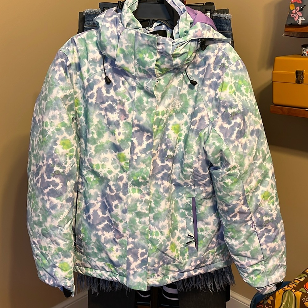 Ladies Wantdo brand ski jacket, greens & purple s in color,, size L.